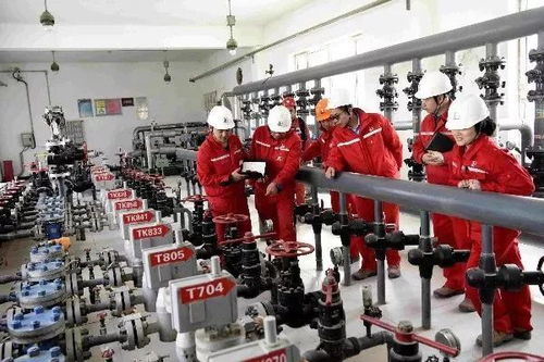 采油三廠深入學(xué)習(xí)全國兩會(huì)精神，劉寶增代表宣講激發(fā)奮進(jìn)力量